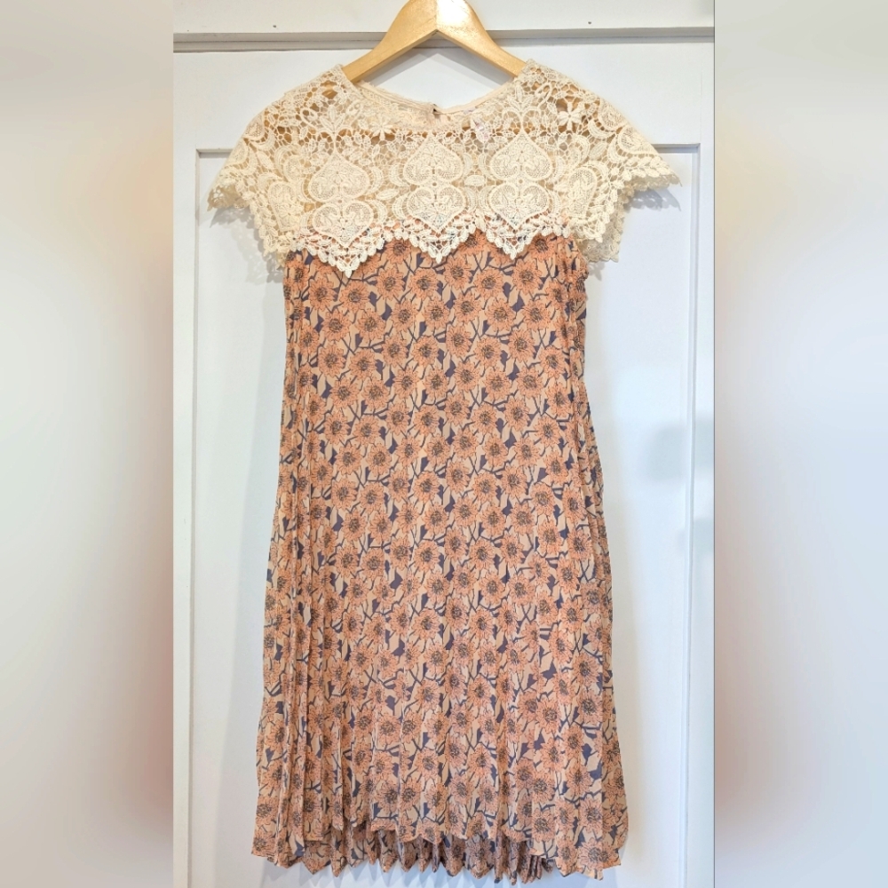 Exhilaration Floral Crochet Pleated Dress